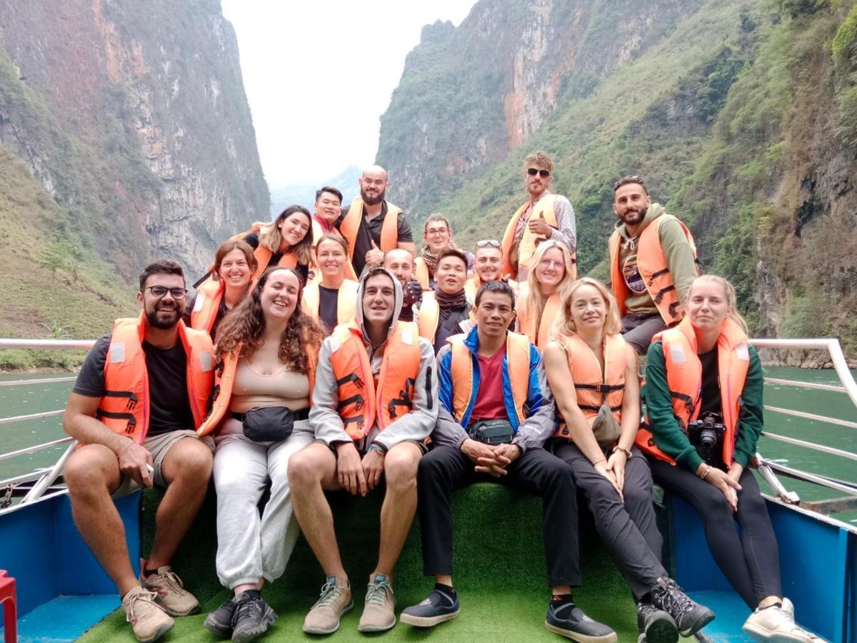 Ha Giang Safari Hostel & Motorbikes 외부 사진