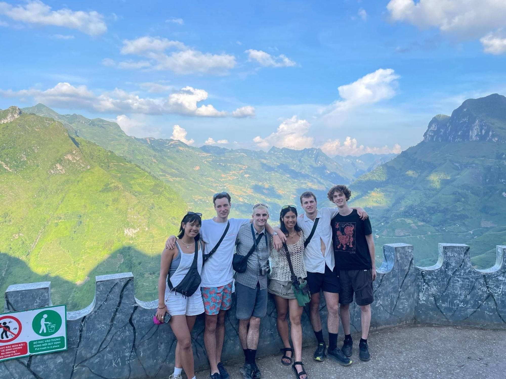 Ha Giang Safari Hostel & Motorbikes 외부 사진