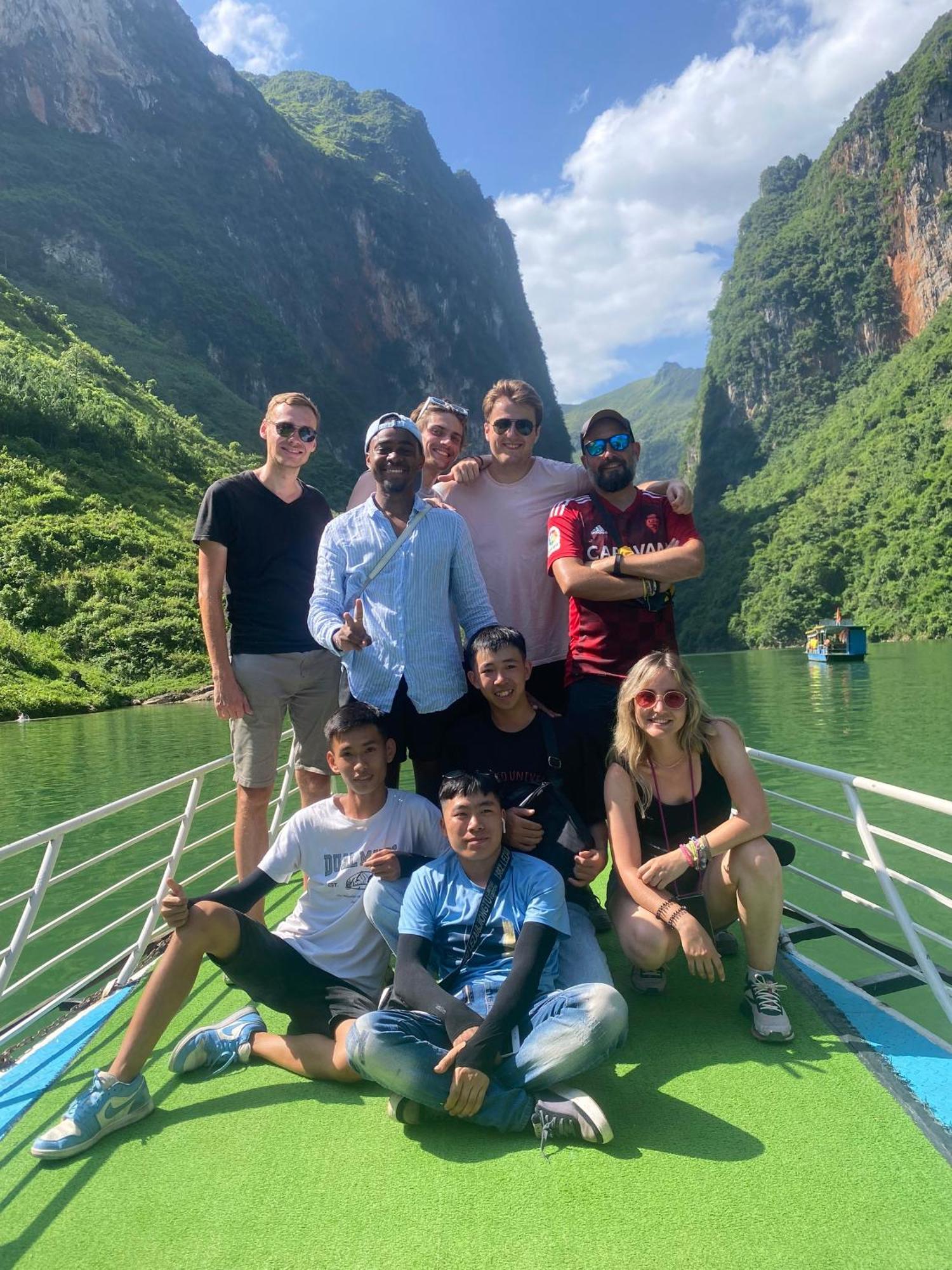 Ha Giang Safari Hostel & Motorbikes 외부 사진