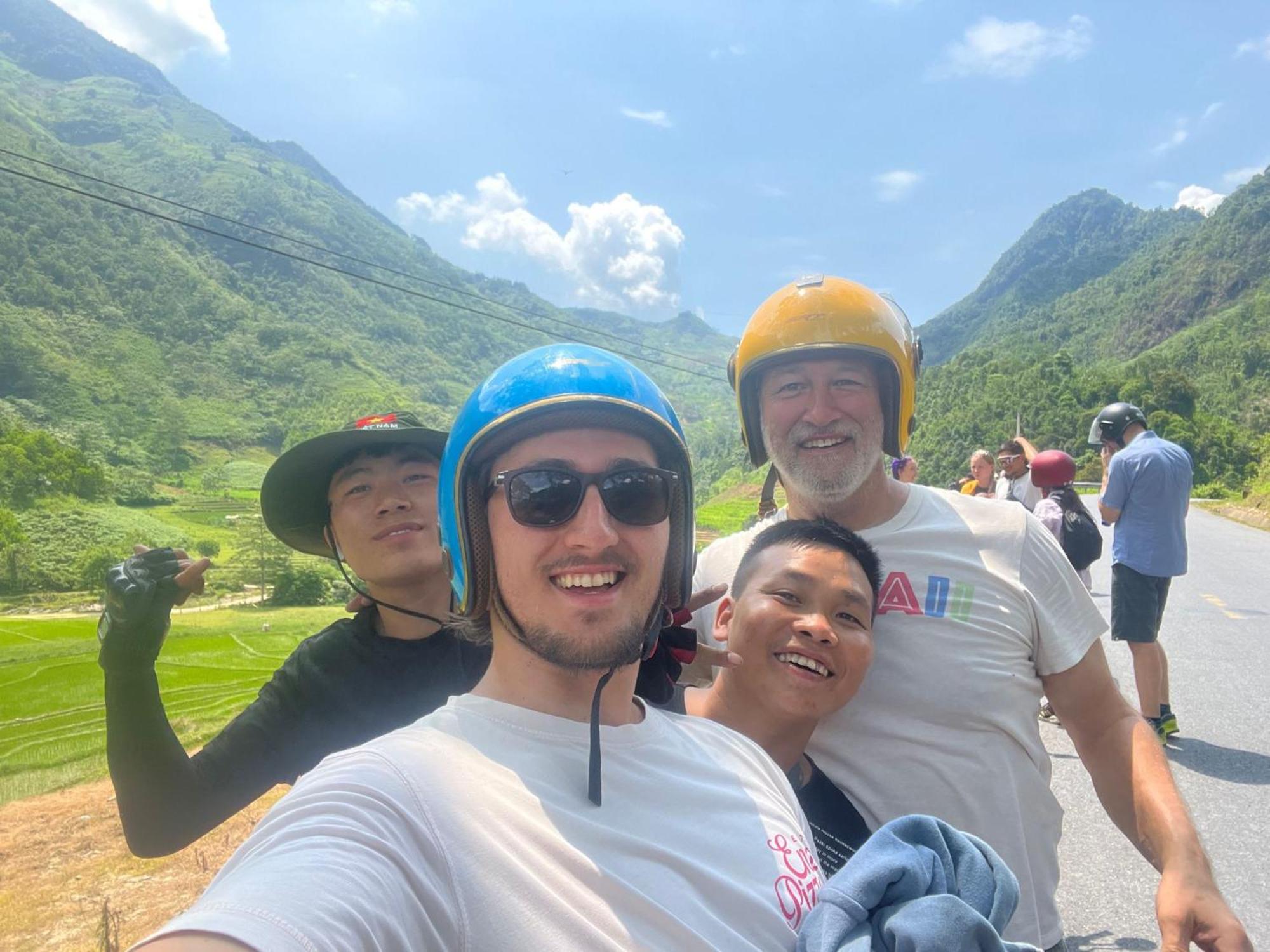 Ha Giang Safari Hostel & Motorbikes 외부 사진