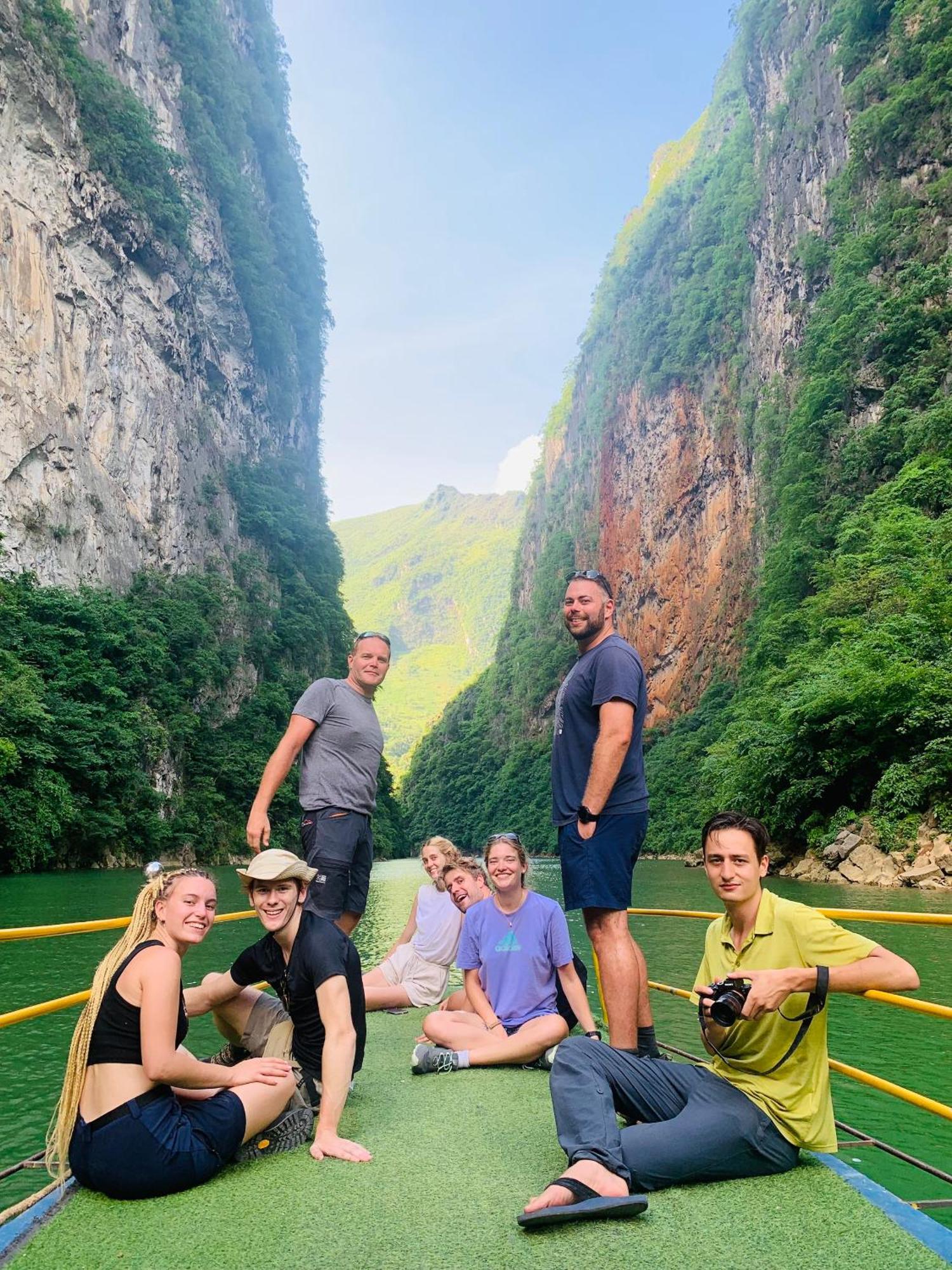 Ha Giang Safari Hostel & Motorbikes 외부 사진
