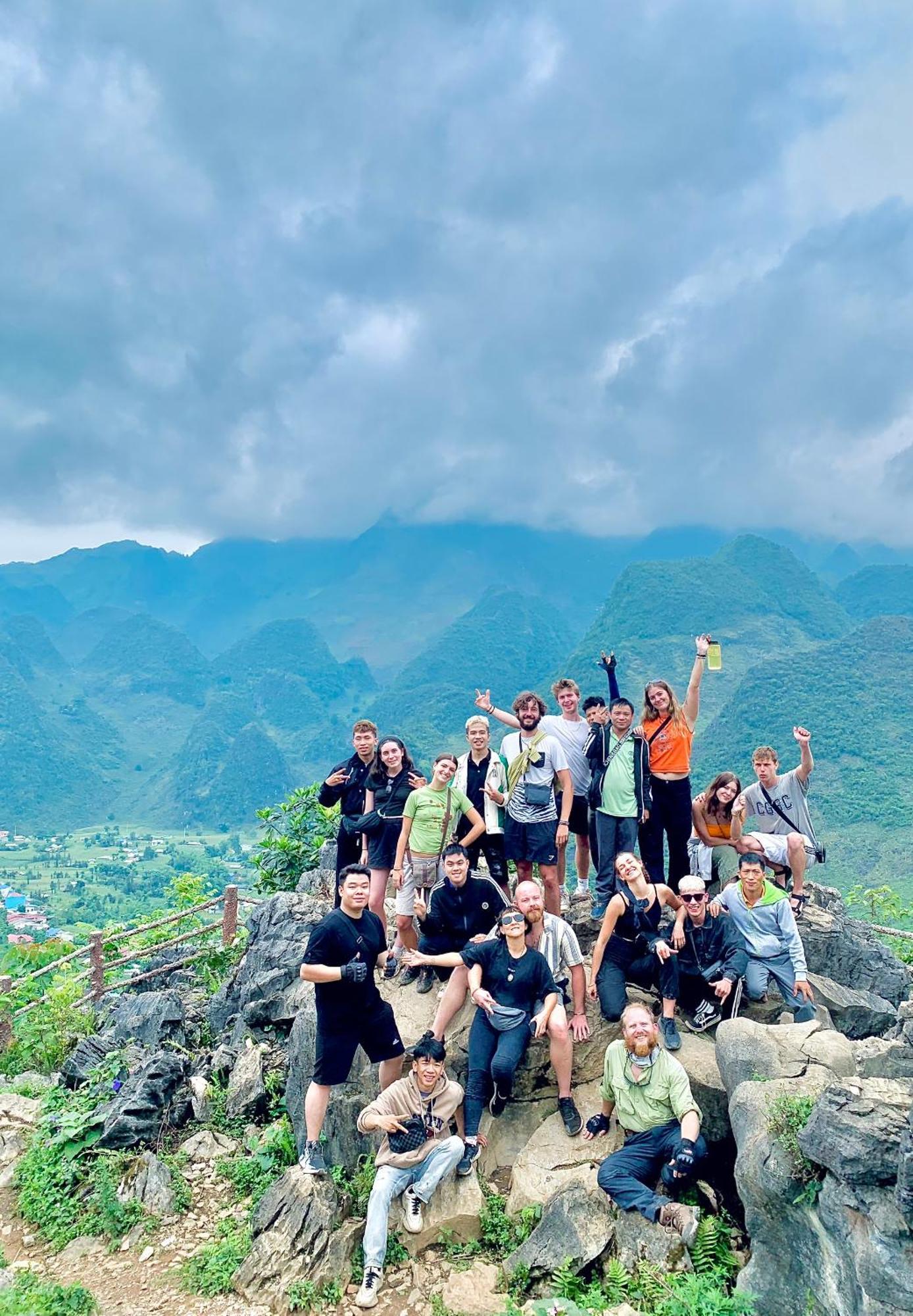 Ha Giang Safari Hostel & Motorbikes 외부 사진